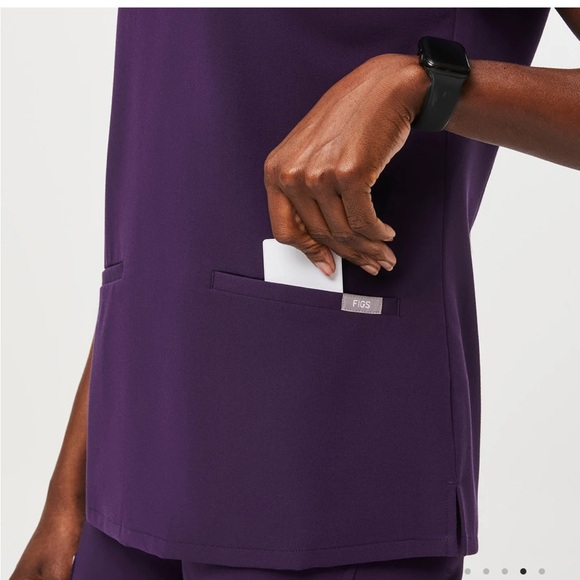 Figs Casma 3 Pocket Scrub Top Purple Size Large - Picture 3 of 8